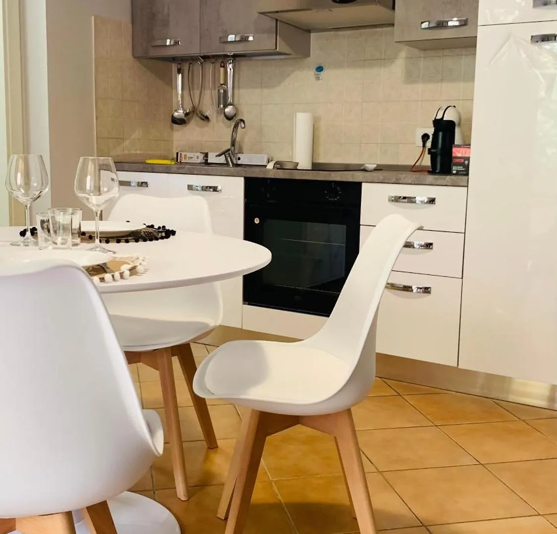Nest House - Esclusivo Appartamento Marina Di Olbia- Mater Olbia - Beaches - Close To The Airport - Private Parking- Full Comforts - Appartement