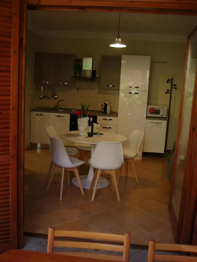 Nest House - Esclusivo Appartamento Marina Di Olbia- Mater Olbia - Beaches - Close To The Airport - Private Parking- Full Comforts - 0*,  Italië